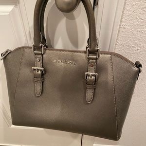 Micheal Kors purse
